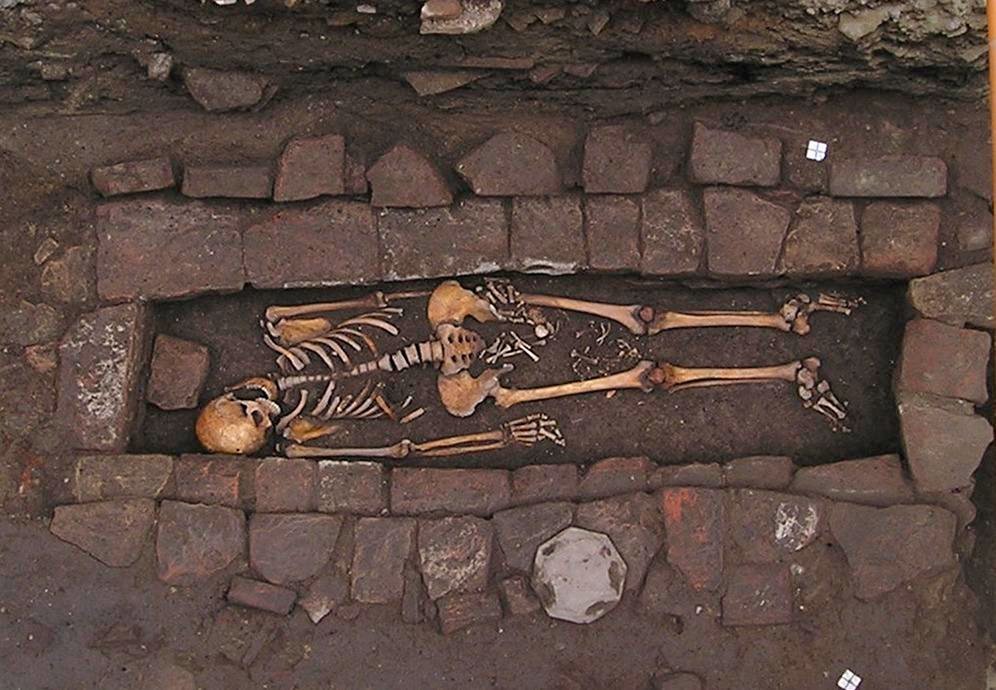 İsveç’te hamile bir kadına ait 9 bin yıllık kalıntılar bulundu İsveç'te hamile bir kadına ait 9 bin yıllık kalıntılar bulundu