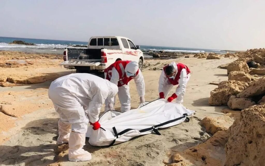 Libya açıklarındaki uluslararası sularda 50 düzensiz göçmen kurtarıldı, 7 göçmenin cesedi bulundu