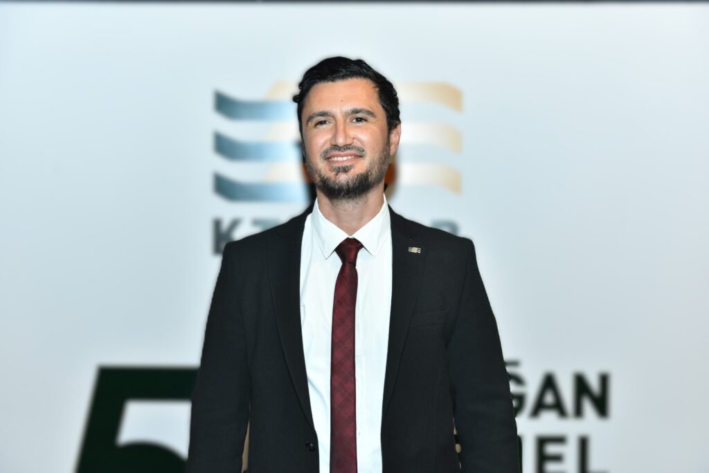 Çelik: “Tehditlere karşı sendikal mücadelenin ve demokrasinin yanındayız” Çelik: “Tehditlere karşı sendikal mücadelenin ve demokrasinin yanındayız”