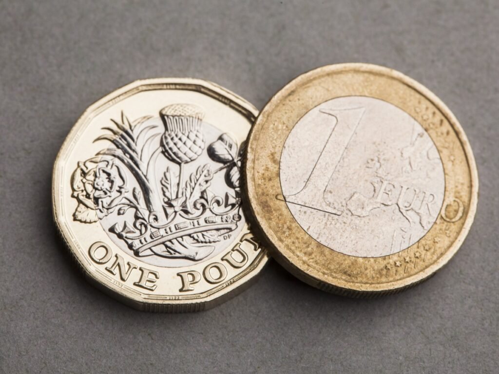 Euro 55 TL, sterlin 64,20 TL, dolar 47,75 TL’den işlem görüyor