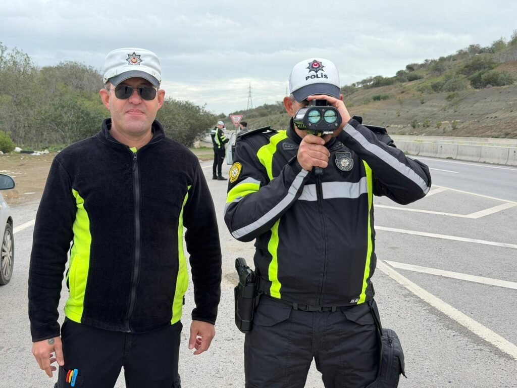 Trafik denetimlerinde 438 sürücü hakkında yasal işlem başlatıldı Trafik denetimlerinde 438 sürücü hakkında yasal işlem başlatıldı