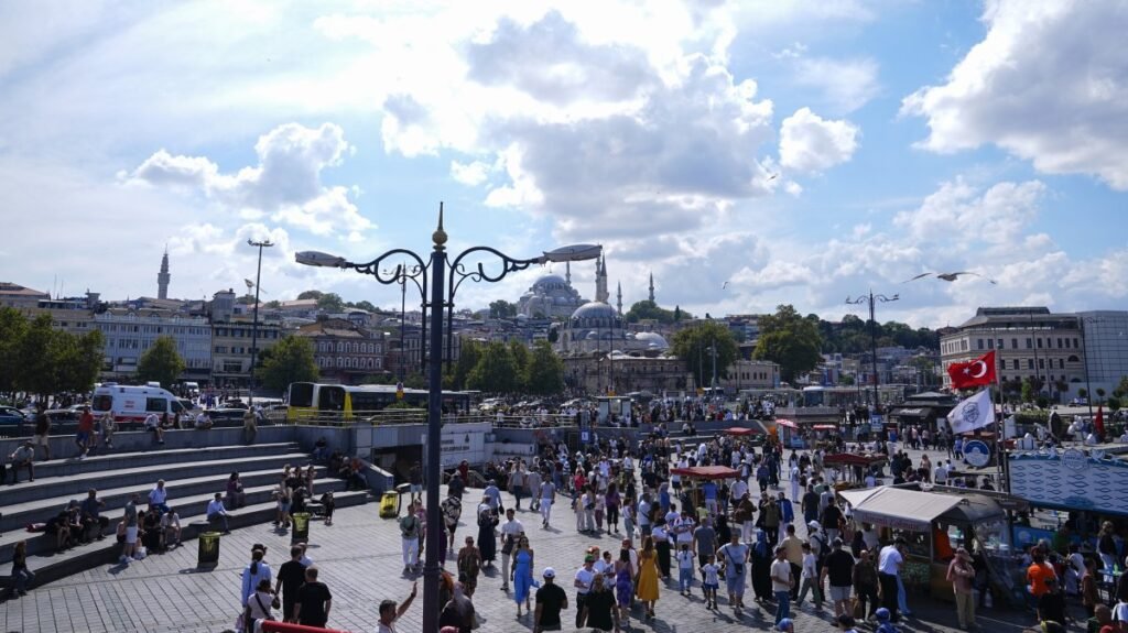 Ağustos’ta Türkiye’nin ekonomik güveni önemli eşiklerin üzerine çıktı Ağustos'ta Türkiye'nin ekonomik güveni önemli eşiklerin üzerine çıktı
