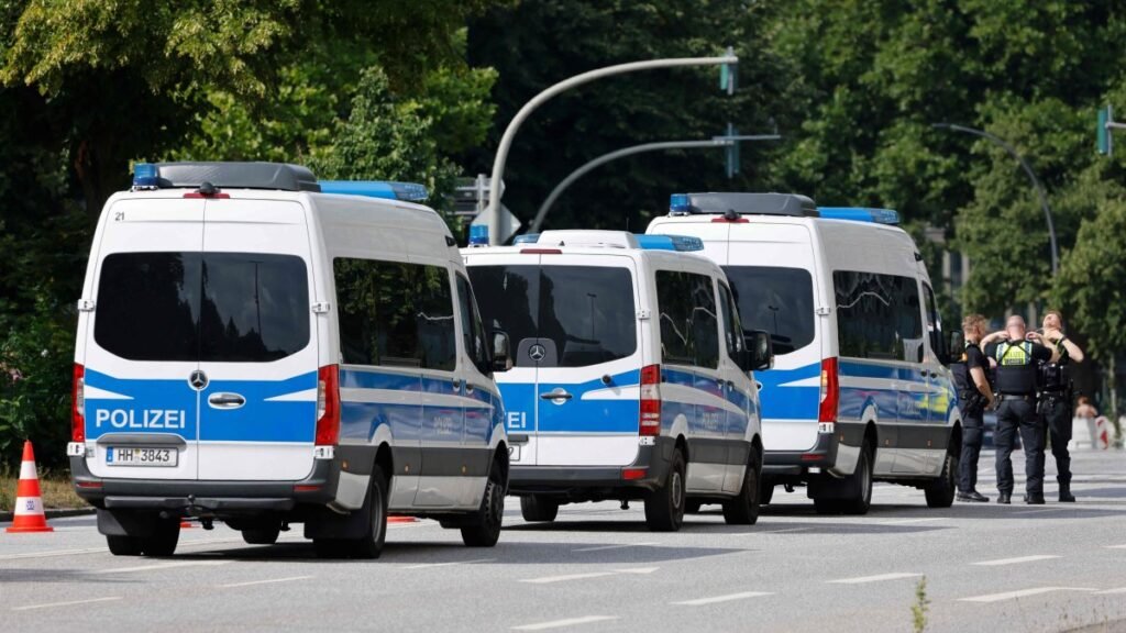 Almanya, reşit olmayanları öldürmeye kışkırtmakla suçlanan aşırı sağ ağı inceliyor