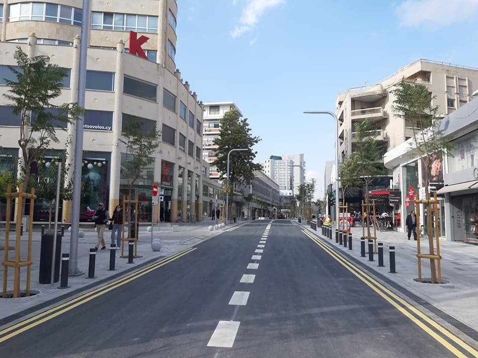 Dükkan sahiplerinden Makarios Caddesi’nde ‘yapay ölüm’ tepkisi Dükkan sahiplerinden Makarios Caddesi'nde 'yapay ölüm' tepkisi