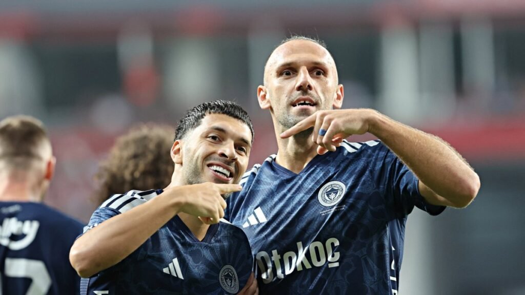 Fenerbahçe, Samsunspor’a karşı rahat bir galibiyetle potansiyelini gösterdi Fenerbahçe, Samsunspor'a karşı rahat bir galibiyetle potansiyelini gösterdi