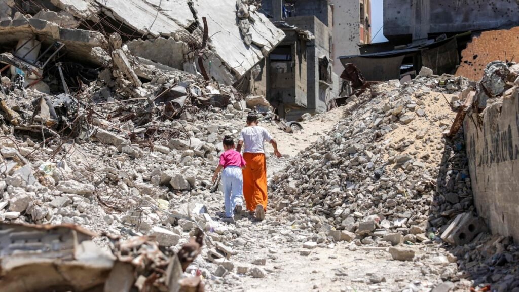 İsrail’in savaşından beri Gazze’de 11,200 kayıp için aileler endişeli İsrail'in savaşından beri Gazze'de 11,200 kayıp için aileler endişeli
