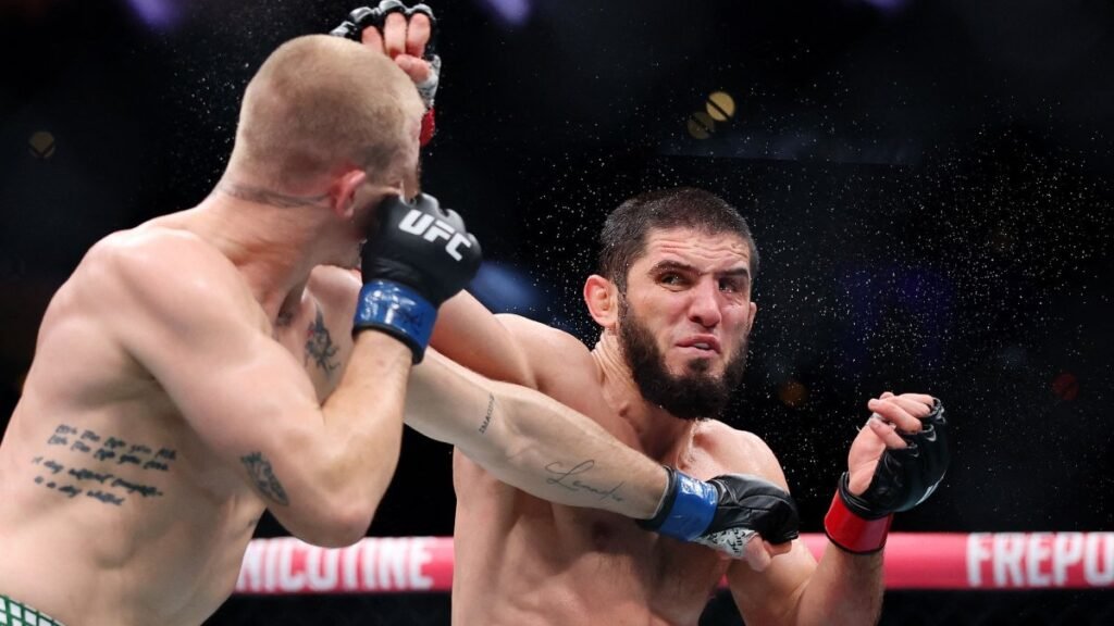Makhachev, UFC unvanını 17. galibiyetiyle korudu Makhachev, UFC unvanını 17. galibiyetiyle korudu