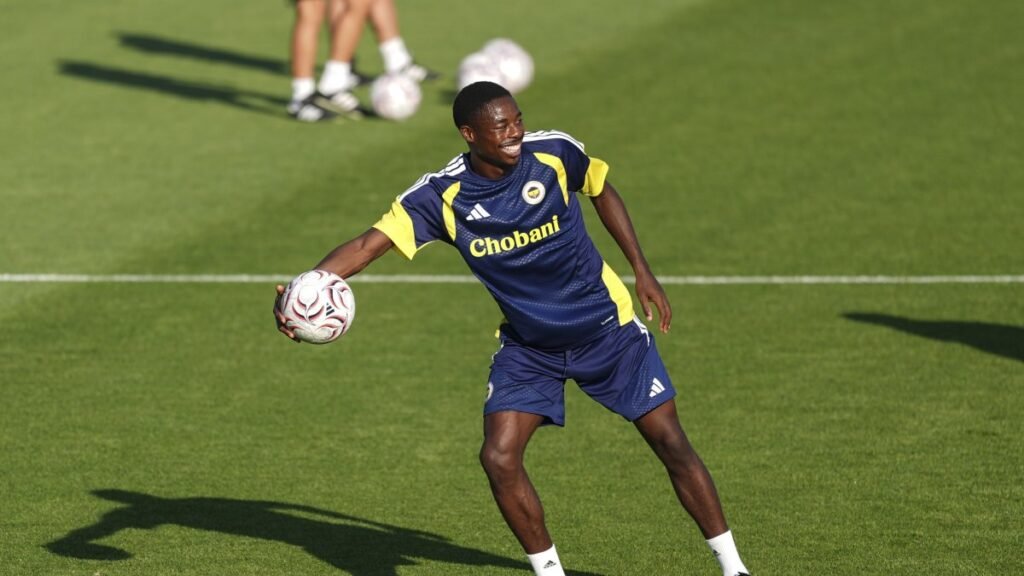 Musaba, Fenerbahçe'den Norwich'a bir sezonluğuna kiralanıyor
