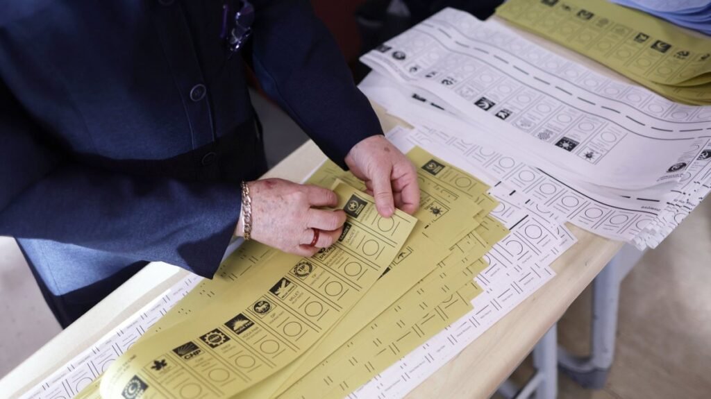Türkiye’nin iktidar partisi 2028 öncesi erken seçim taleplerini reddetti Türkiye'nin iktidar partisi 2028 öncesi erken seçim taleplerini reddetti