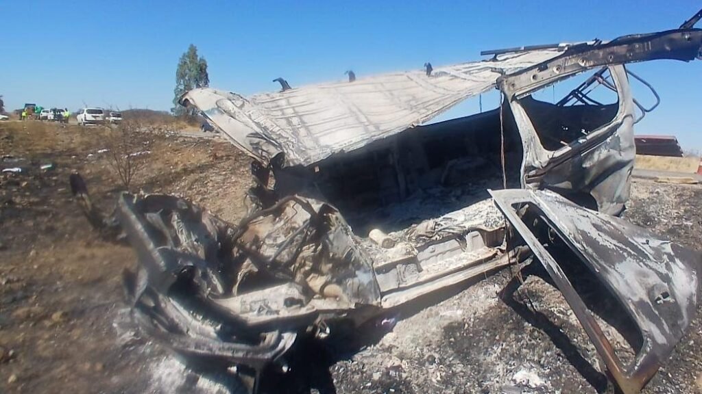 Zimbabve’de kilise minibüsü kamyona çarpınca 27 kişi hayatını kaybetti Zimbabve'de kilise minibüsü kamyona çarpınca 27 kişi hayatını kaybetti