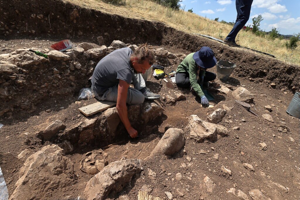 Hattuşa'da yaklaşık 2 bin 300 yıllık yeni mezarlar bulundu