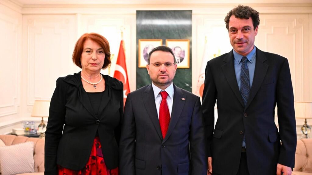 Gürlek, Uğur Mumcu’nun ailesiyle görüştü Gürlek, Uğur Mumcu'nun ailesiyle görüştü