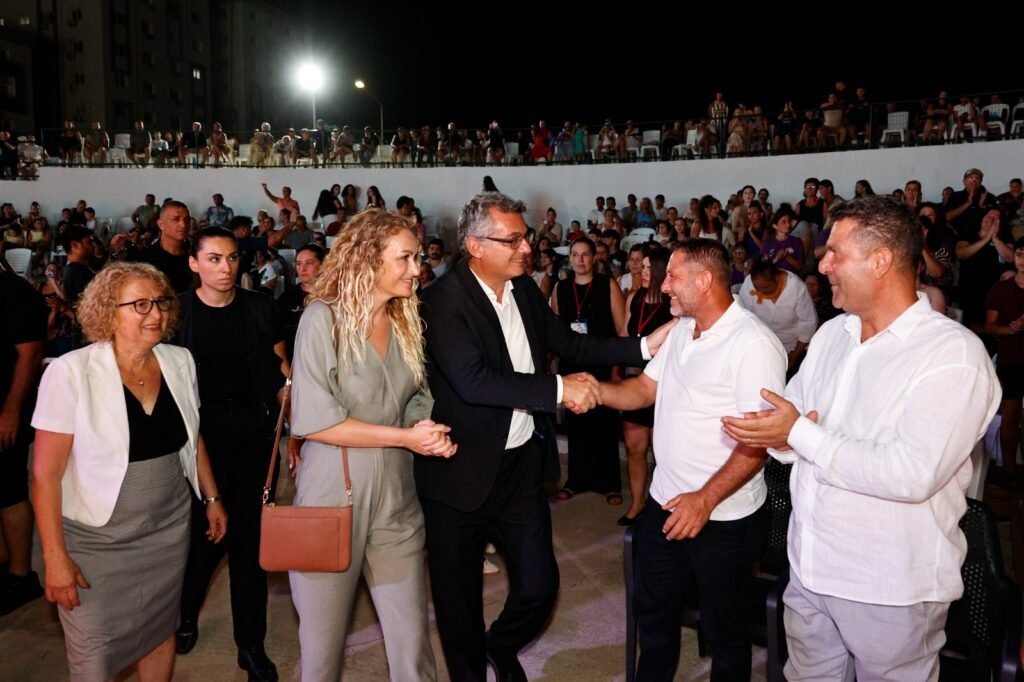 Erhürman, Yeniboğaziçi ve Serdarlı’daki festivallere katıldı Erhürman, Yeniboğaziçi ve Serdarlı’daki festivallere katıldı