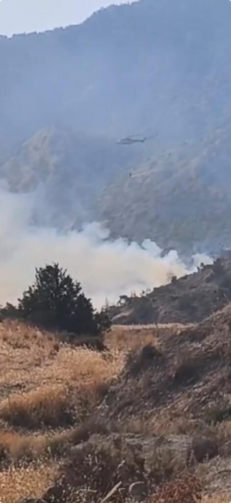 Tirmen’deki yangını söndürme çalışmalarına ikinci helikopter de katıldı