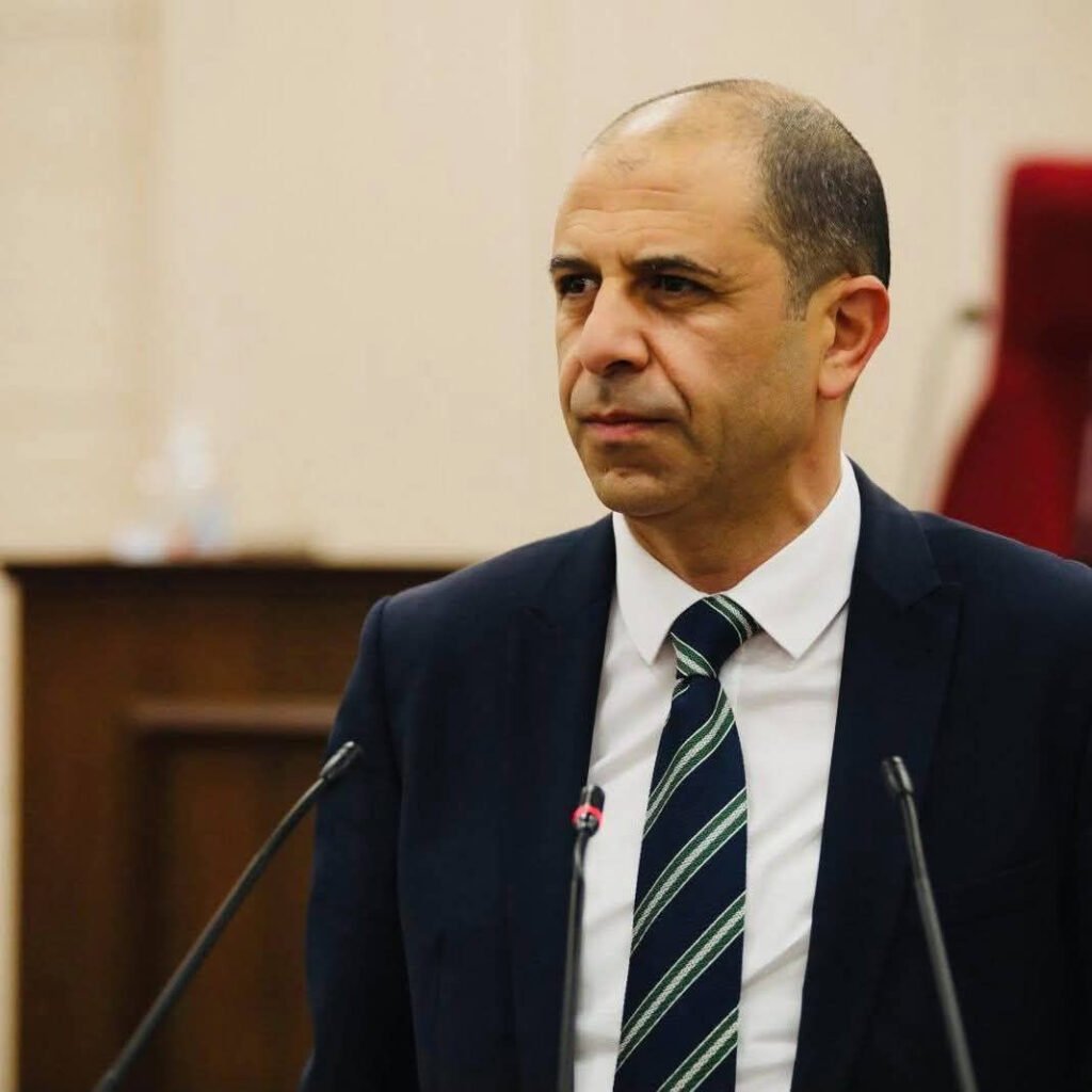 Özersay, Maliye Bakanlığı’nı gümrükteki cep telefonları ile ilgili açıklama yapmaya çağırdı Özersay, Maliye Bakanlığı’nı gümrükteki cep telefonları ile ilgili açıklama yapmaya çağırdı