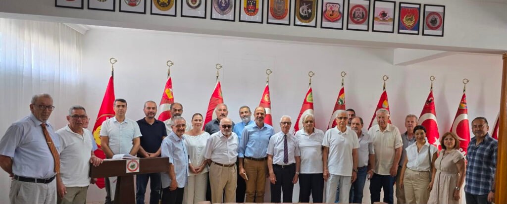 Halkın Partisi heyeti TMT Mücahitler Derneği’ni ziyaret etti Halkın Partisi heyeti TMT Mücahitler Derneği’ni ziyaret etti