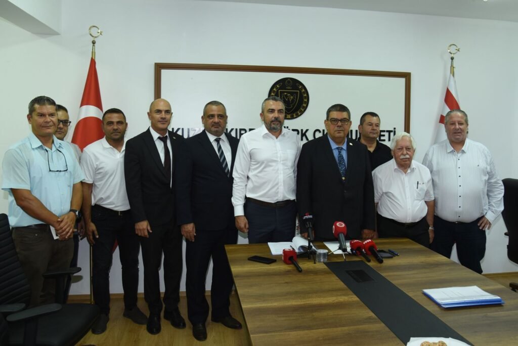Maliye Bakanlığı ile Kamu-İş arasında toplu iş sözleşmesi imzalandı Maliye Bakanlığı ile Kamu-İş arasında toplu iş sözleşmesi imzalandı