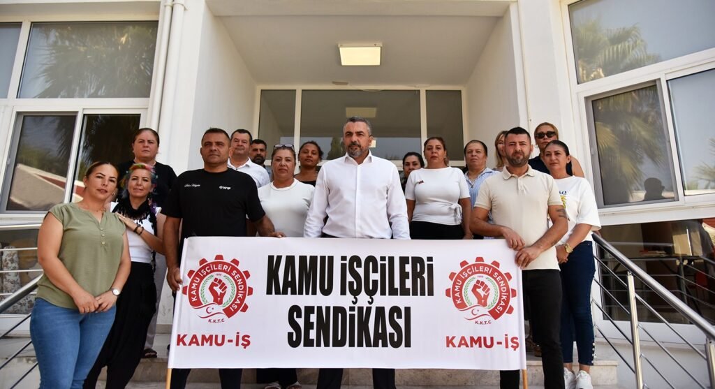 Serdaroğlu: “Sevgi Evleri’ne istihdam beklenirken bir personel başka yere görevlendiriliyor” Serdaroğlu: "Sevgi Evleri’ne istihdam beklenirken bir personel başka yere görevlendiriliyor”