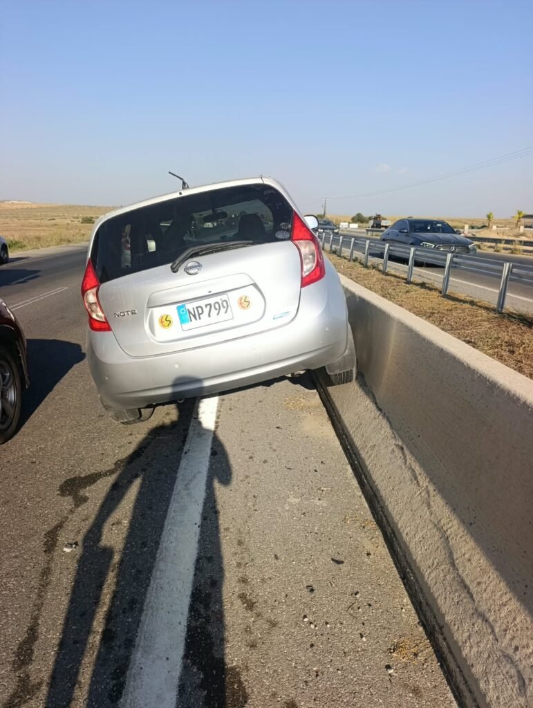 Güzelyurt Lefkoşa anayolunda trafik kazası...Bir kişi yaralandı, bir kişi tutuklandı