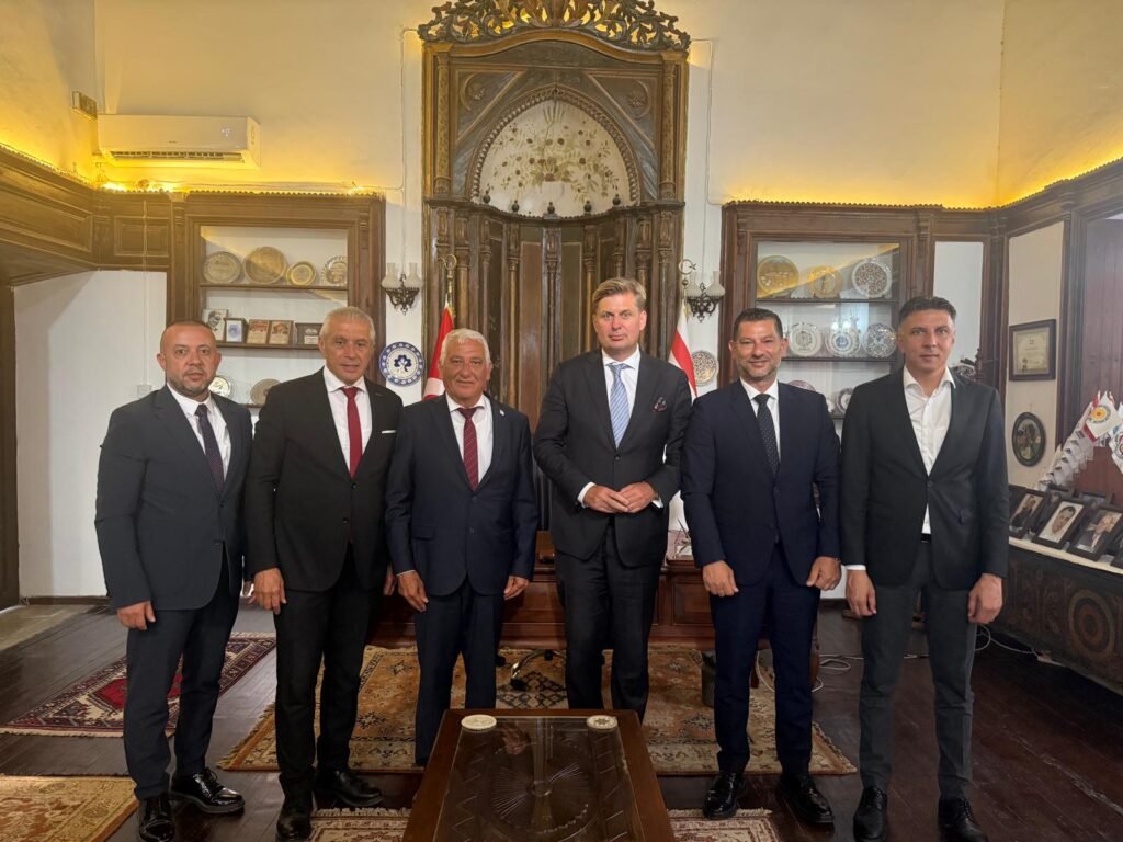 Alman Milletvekili Krah, Kıbrıs Türk Belediyeler Birliği’ni ziyaret etti Alman Milletvekili Krah, Kıbrıs Türk Belediyeler Birliği’ni ziyaret etti