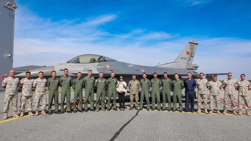 Türk F-16’ları NATO Geliştirilmiş Hava Polisliği Blok-72 nöbetini devraldı Türk F-16'ları NATO Geliştirilmiş Hava Polisliği Blok-72 nöbetini devraldı