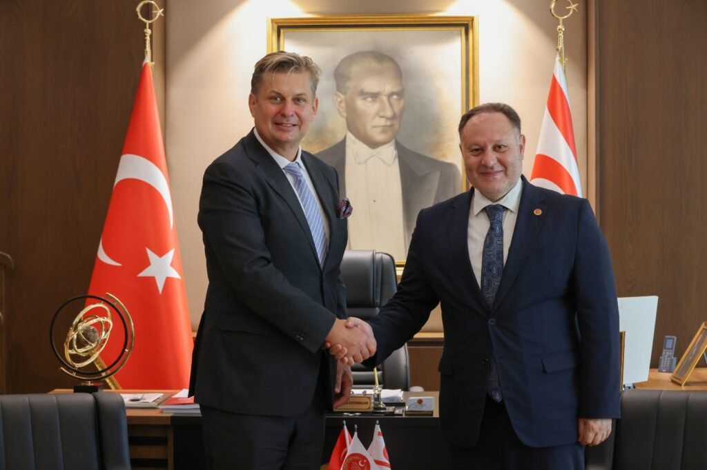 Öztürkler, Almanya Federal Meclisi AfD Milletvekili Maximilian Krah’ı kabul etti Öztürkler, Almanya Federal Meclisi AfD Milletvekili Maximilian Krah’ı kabul etti