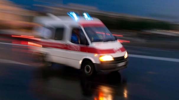 Ülkede turist olarak bulunan kişi ambulans ile hastaneye sevk edilirken yaşamını yitirdi Ülkede turist olarak bulunan kişi ambulans ile hastaneye sevk edilirken yaşamını yitirdi