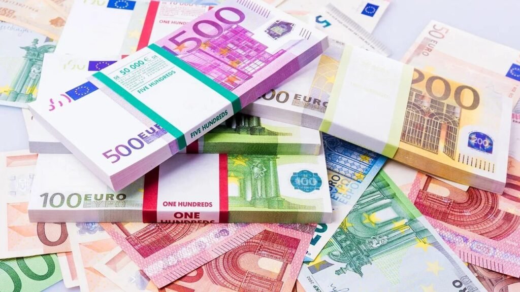 Sterlin 65,25 TL, euro 56,05 TL, dolar 48,80 TL’den işlem görüyor Sterlin 65,25 TL, euro 56,05 TL, dolar 48,80 TL’den işlem görüyor
