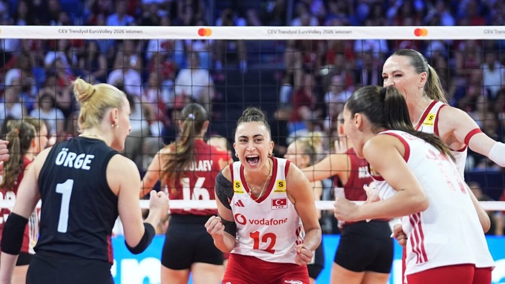 Türkiye, Almanya’yı 3-1 yenerek Avrupa voleybol yarı finallerine yükseldi Türkiye, Almanya'yı 3-1 yenerek Avrupa voleybol yarı finallerine yükseldi