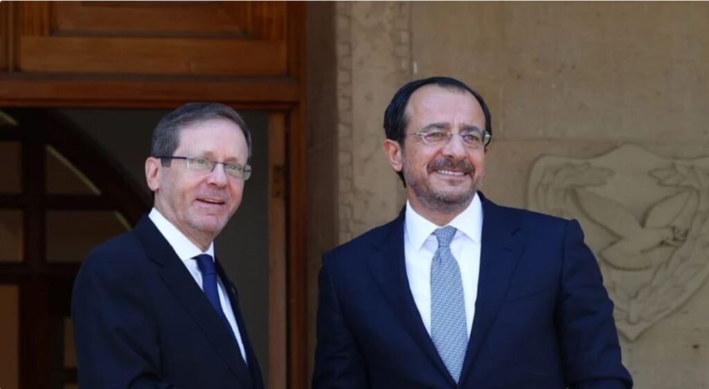 Cyprus Mail: “Hristodulidis’in Herzog ziyaretini öne çıkarması Türkiye’nin tutumunu olumsuz etkileyebilir”