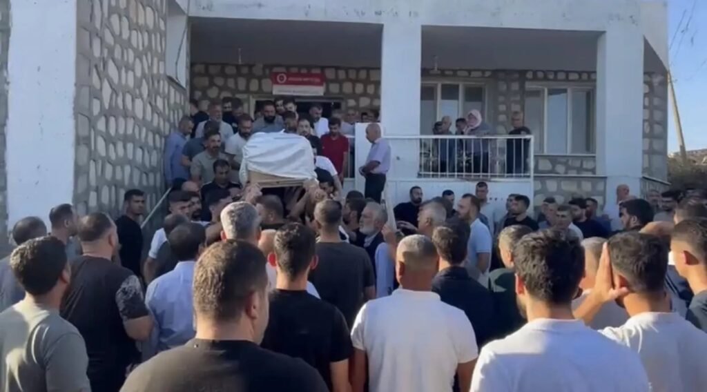 Girne açıklarındaki gemi faciasında hayatını kaybeden Mehmet Bayhan’ın cenazesi Mardin’de defnedildi Girne açıklarındaki gemi faciasında hayatını kaybeden Mehmet Bayhan'ın cenazesi Mardin'de defnedildi