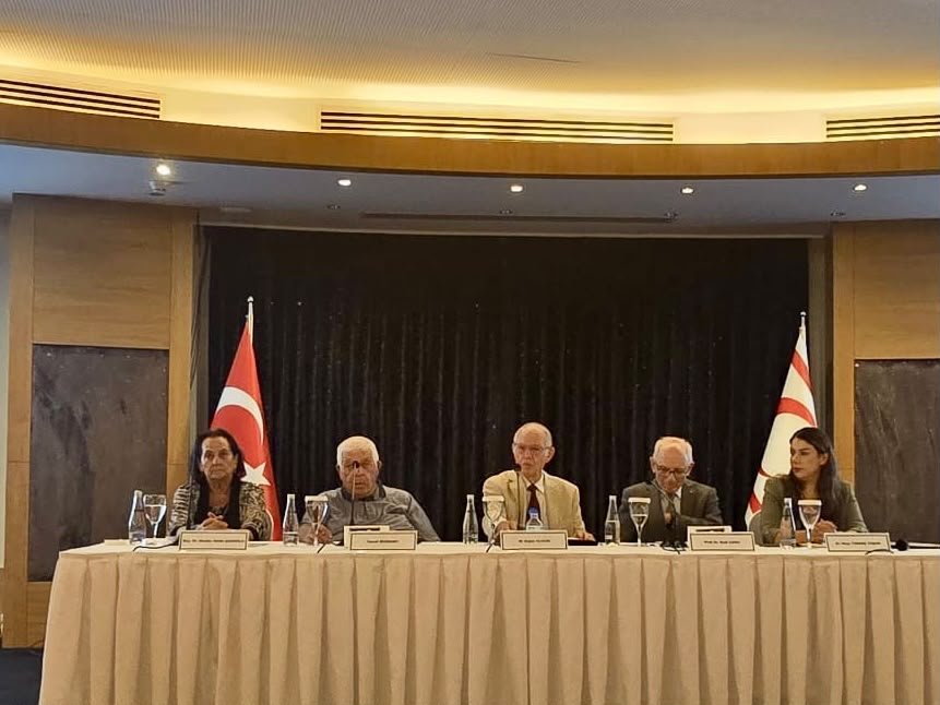 Beşparmak Düşünce Grubu “Neden Egemen Eşitlik ve Eşit Uluslararası Statü?” konulu panel düzenledi Beşparmak Düşünce Grubu “Neden Egemen Eşitlik ve Eşit Uluslararası Statü?” konulu panel düzenledi
