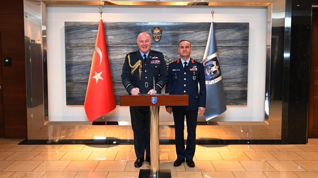 İngiltere Hava Kuvvetleri Komutanı Smyth Türkiye'de: Hava Kuvvetleri Karargahı'nı ziyaret etti
