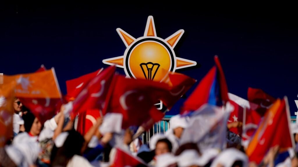 AK Parti, son 3 Türkiye anketinde önde, Yeni Parti ikinci sırada AK Parti, son 3 Türkiye anketinde önde, Yeni Parti ikinci sırada
