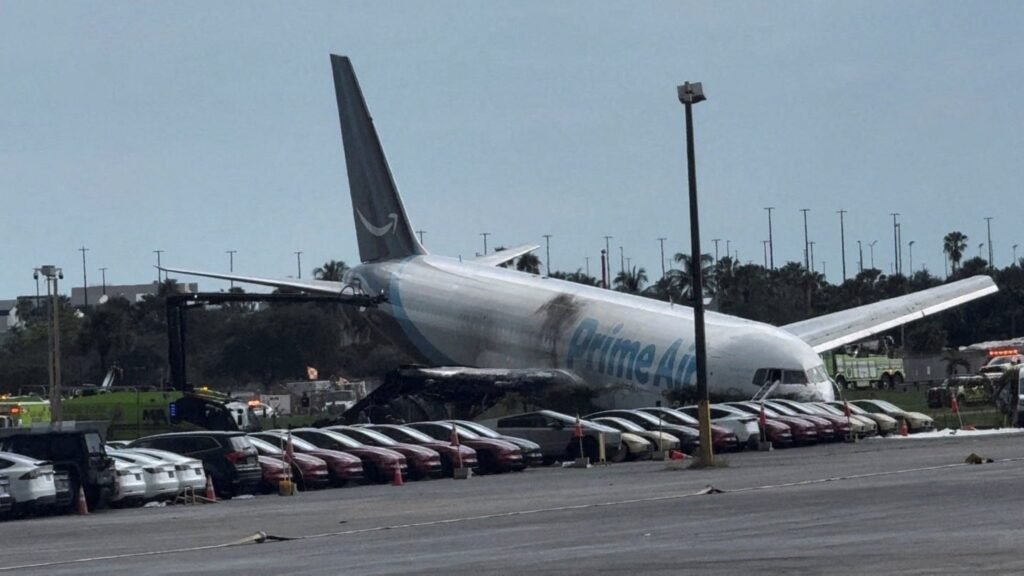Amazon kargo uçağı Miami havalimanında düştü, 5 ölü
