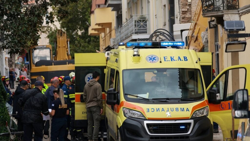 Atina’da patlama sonrası bina çöktü, 2 ölü, 4 kayıp Atina'da patlama sonrası bina çöktü, 2 ölü, 4 kayıp