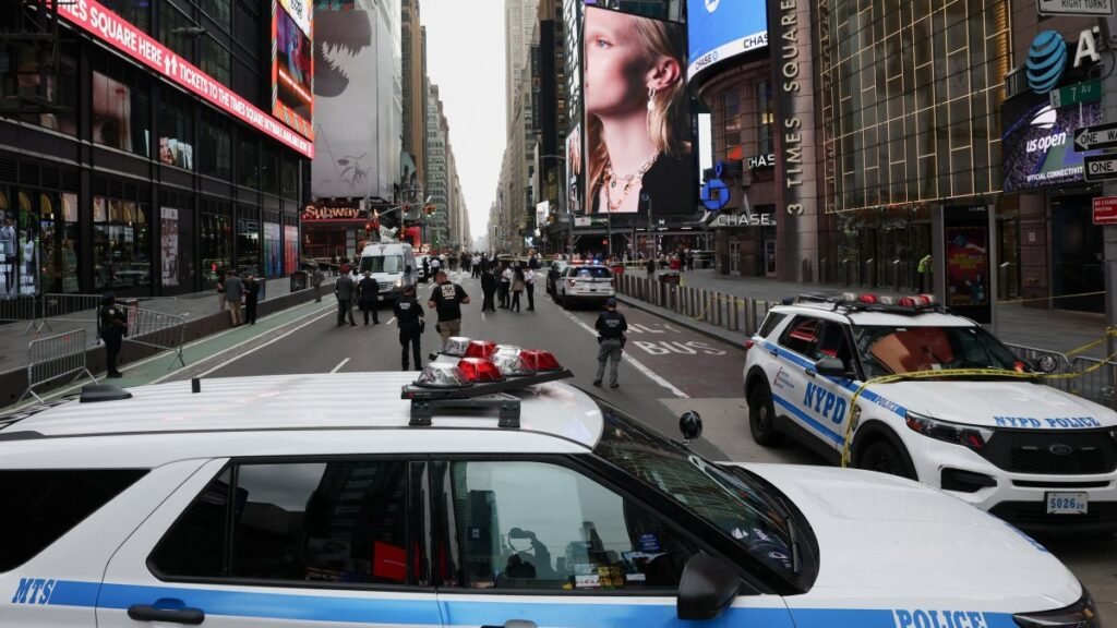 Bank of America başkan yardımcısı Times Square’de bıçakla öldürüldü Bank of America başkan yardımcısı Times Square'de bıçakla öldürüldü