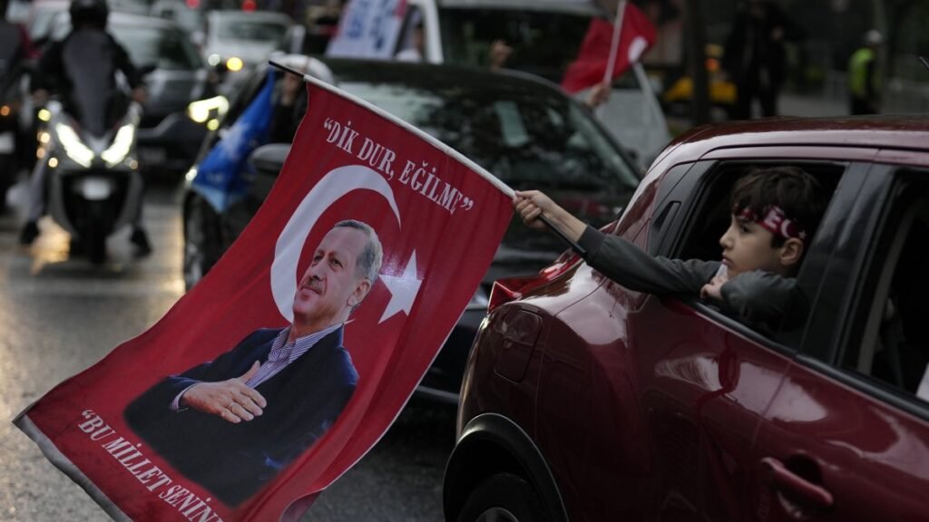 Başdanışman, Erdoğan'ın Nisan 2028 seçimlerinde son kez aday olacağını açıkladı