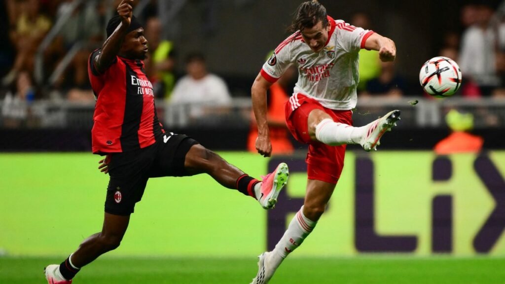 Benfica, Milan’ı yenerek Sunderland’ı Avrupa Ligi’ne döndü Benfica, Milan'ı yenerek Sunderland'ı Avrupa Ligi'ne döndü