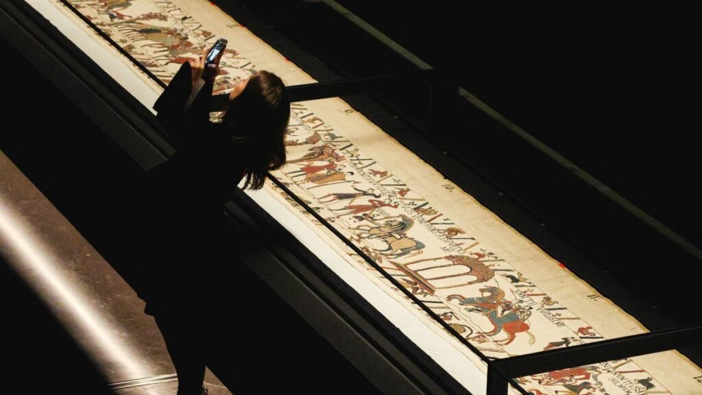 British Museum kalabalık artınca Bayeux Halısı fotoğraflarını yasakladı