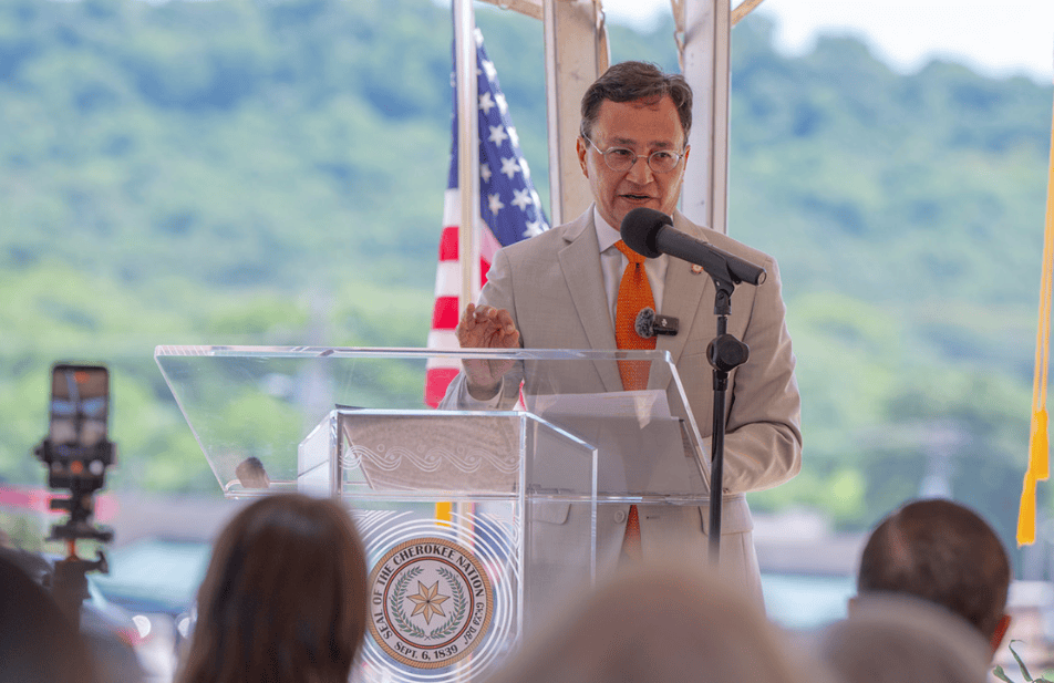 Cherokee Sanatçılarını Desteklemek Kültürümüze Yatırım Yapmaktır Cherokee Sanatçılarını Desteklemek Kültürümüze Yatırım Yapmaktır