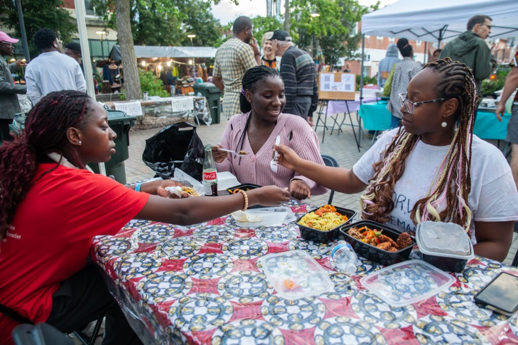 Fotoğraflar: 3. Afrika Festivali Iowa City’de kültür ve topluluk getirdi Fotoğraflar: 3. Afrika Festivali Iowa City'de kültür ve topluluk getirdi