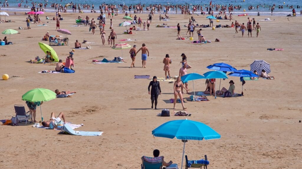 Fransız mahkemesi Riviera plajındaki burkini yasağını iptal etti Fransız mahkemesi Riviera plajındaki burkini yasağını iptal etti