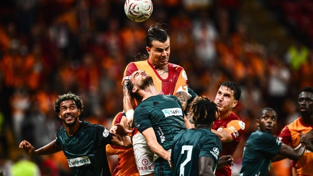 Galatasaray, Kocaelispor'u yenerek Süper Lig'deki ince liderliğini korudu