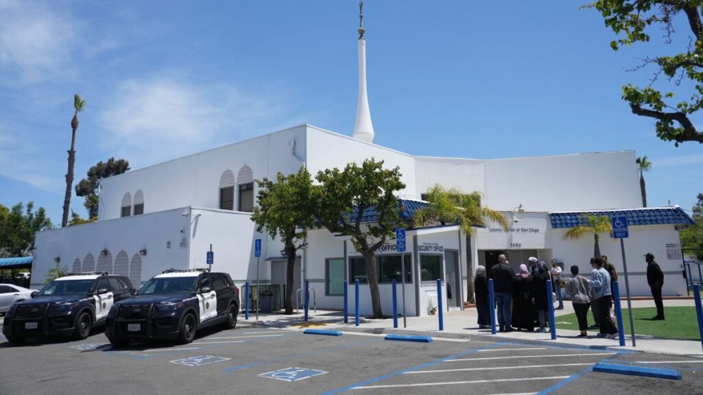 Genç, San Diego cami saldırısına yardım etmekten cinayetle yargılanıyor