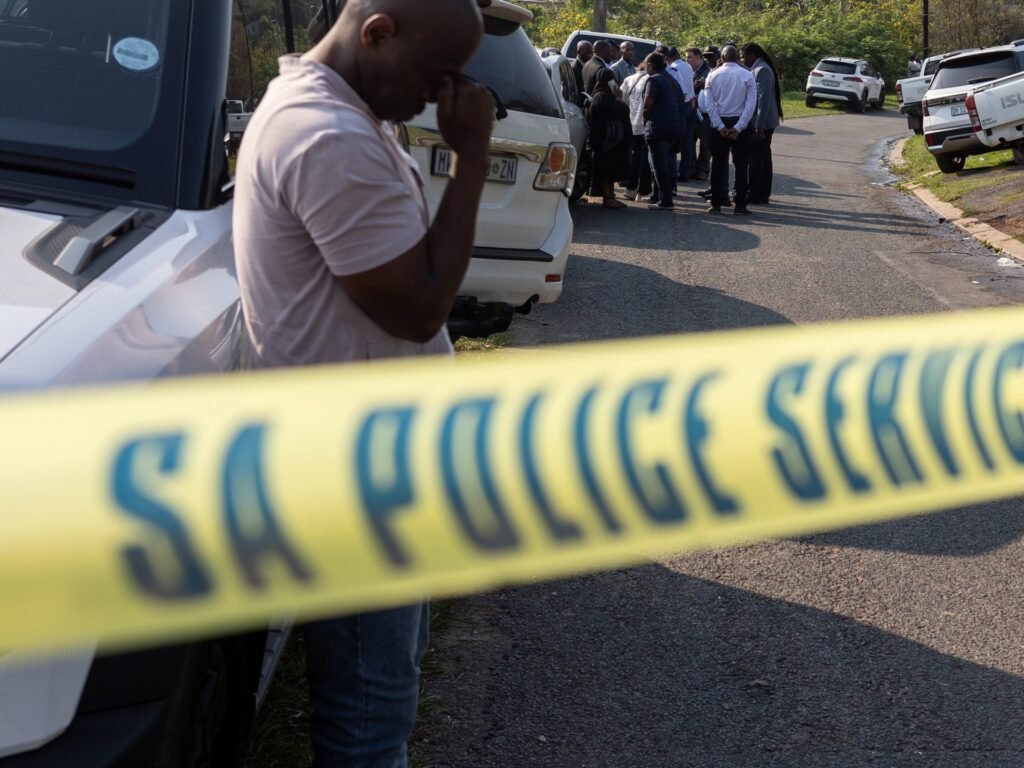 Güney Afrika’da silahlı saldırıda en az 17 ölü, polis 8 zanlıyı arıyor Güney Afrika'da silahlı saldırıda en az 17 ölü, polis 8 zanlıyı arıyor