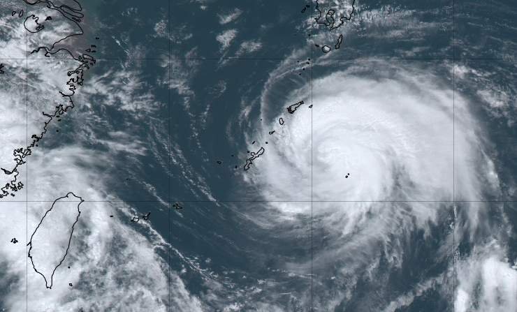 Güney Çin, Typhoon Saudel’e hazırlanıyor Güney Çin, Typhoon Saudel'e hazırlanıyor