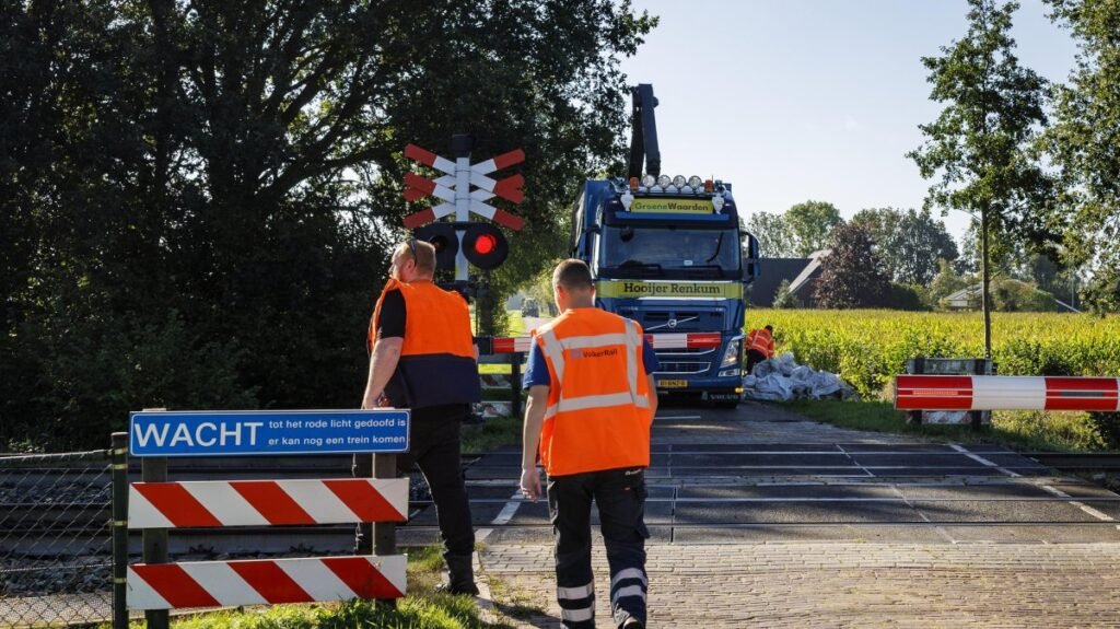 Hollanda demiryolu sabote sonucu sabah yoğunluğunda kesinti yaşadı Hollanda demiryolu sabote sonucu sabah yoğunluğunda kesinti yaşadı