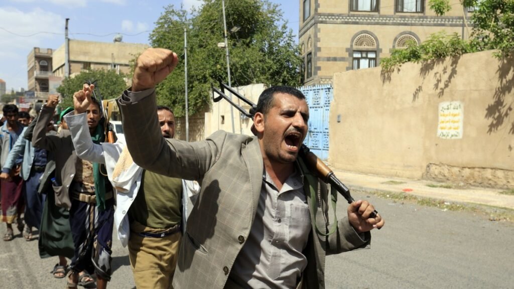Husiler, Bab el-Mandeb kontrolü için önemli Kızıldeniz adasını ele geçirdi Husiler, Bab el-Mandeb kontrolü için önemli Kızıldeniz adasını ele geçirdi