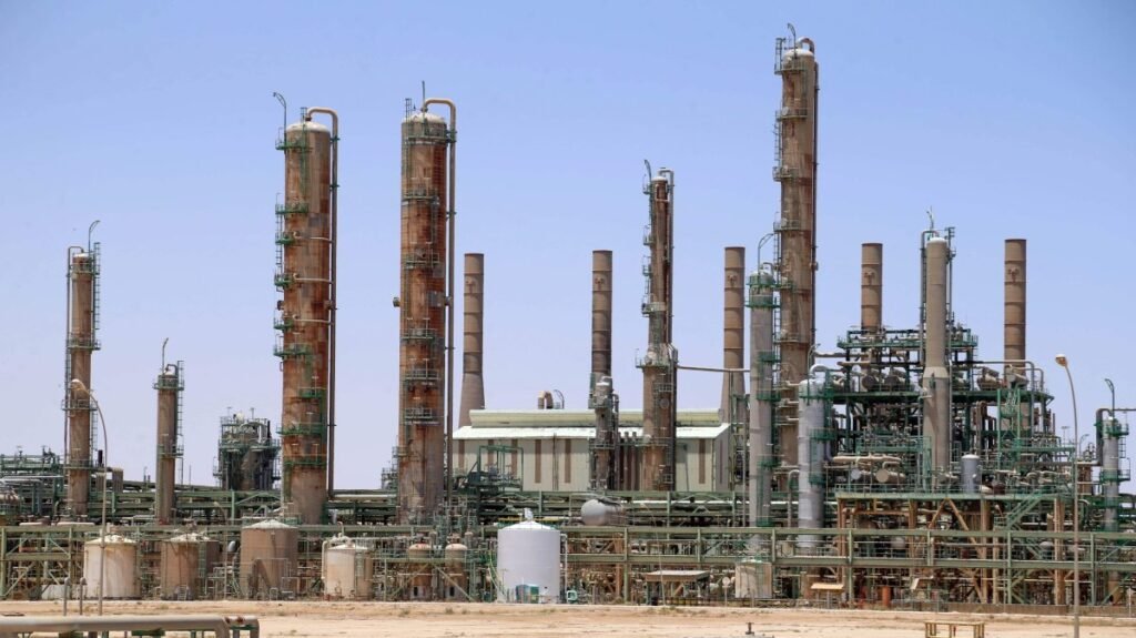Libya, boru hattı kapandığı için 3 petrol sahasını kapattı Libya, boru hattı kapandığı için 3 petrol sahasını kapattı